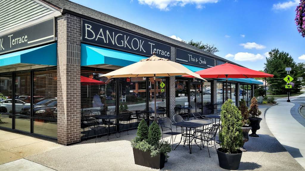 Authentic Thai Cuisine & Fresh Sushi Bar in Kenwood, Cincinnati - Image 2